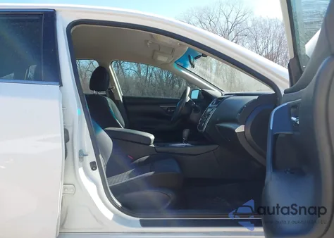 2016 Nissan Altima 2.5/2.5 S/2.5 Sl/2.5 Sr/2.5 Sv z USA, uszkodzony, nr VIN 1N4AL3AP7GC194226